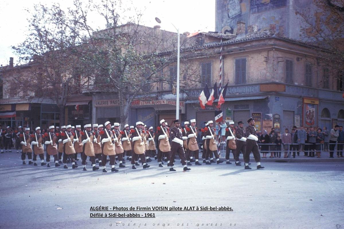VF-094 Defile a Sidi-Bel-Abbes en 1961.jpg